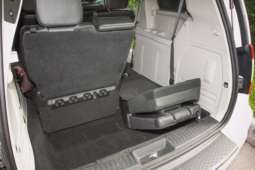 Chrysler Grand Voyager 2008 раскладывание заднего сиденья