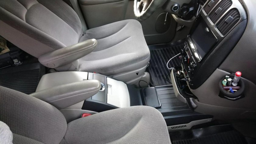 Chrysler Voyager 3 подлокотник