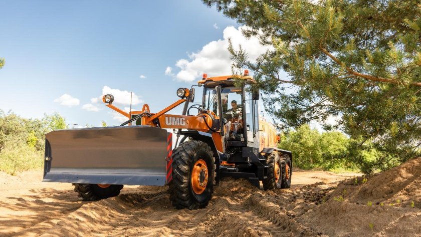 Автогрейдер АГ 140