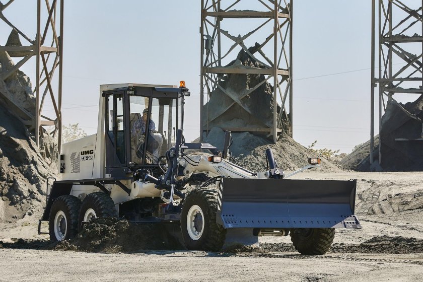 Грейдер ЧСДМ ДЗ-98