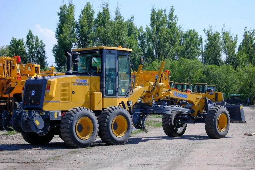 Автогрейдер XCMG