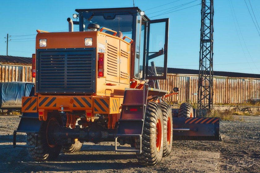 ДЗ 250 автогрейдер