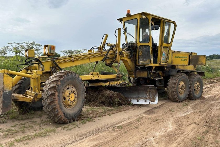 ДЗ-143 автогрейдер