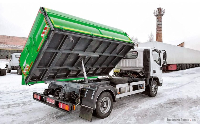 Автомобиль-самосвал с трехсторонней разгрузкой Isuzu Elf 3.5