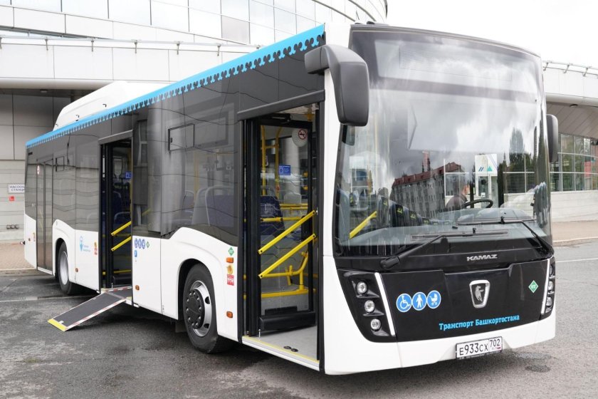 Автобус большой