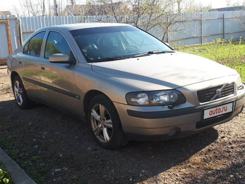 Volvo s60 2003 год золотистая