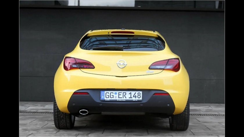 Opel Astra j GTC сзади