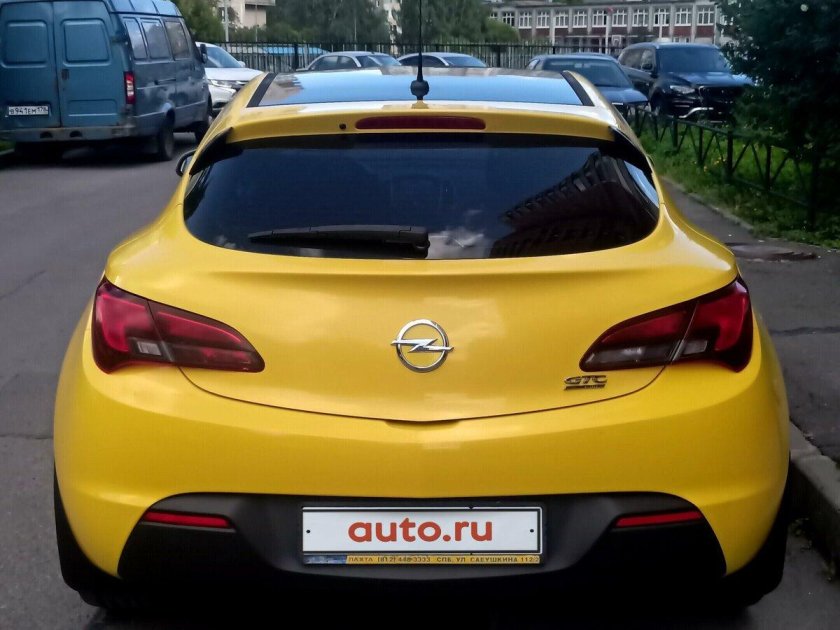 Опель астра gtc 2013