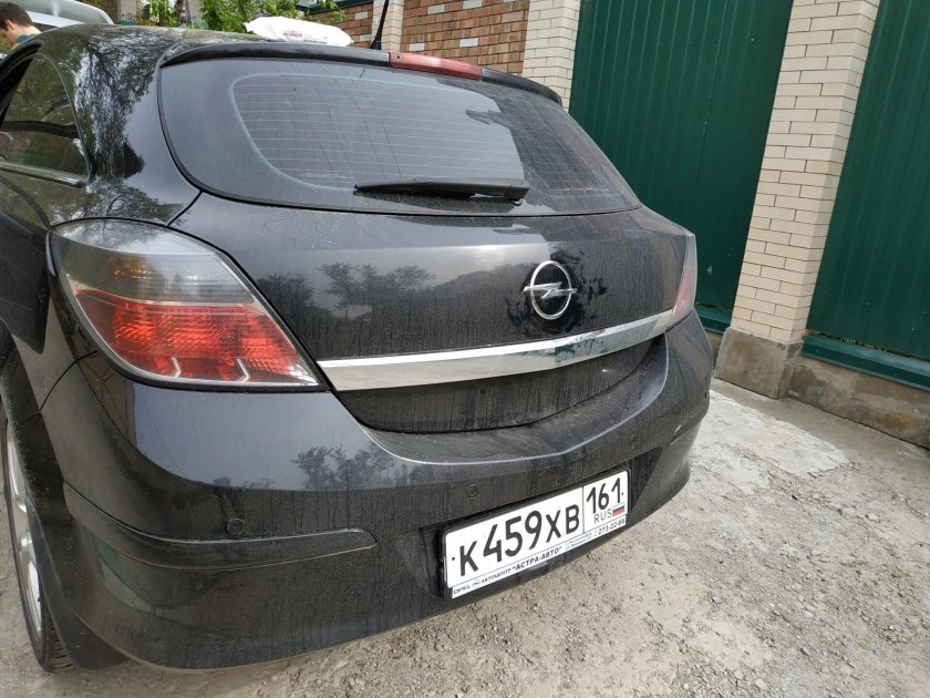 Opel Astra GTC 2008 сзади