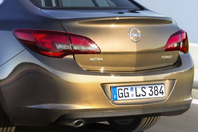 Opel Astra j сзади