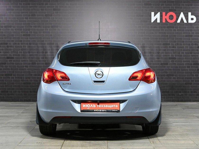 Opel astra 2012