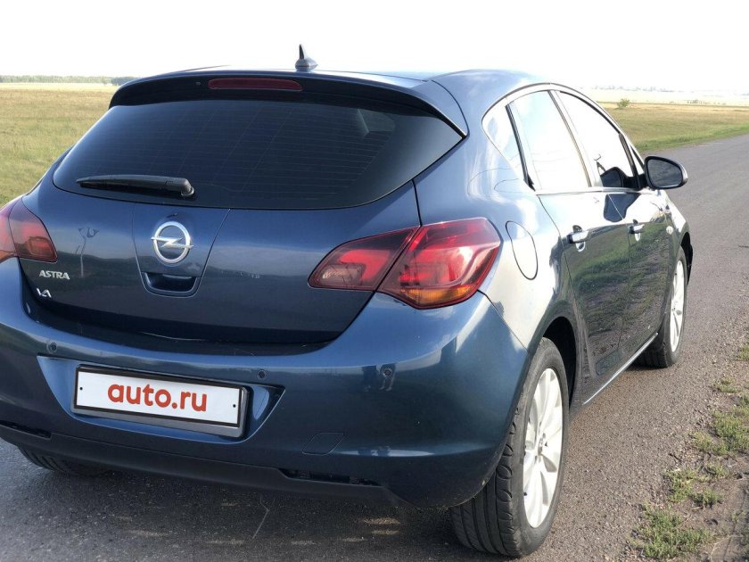 Опель Астра j 2011 хэтчбек