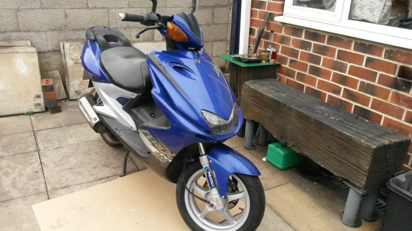 Скутеретта из ямаха аэрокс