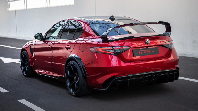 Alfa romeo giulia gt 2021