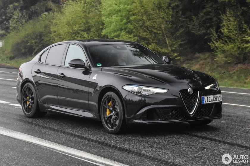 Alfa Romeo Giulia черная