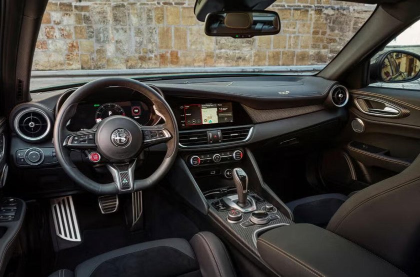 Alfa Romeo Giulia Quadrifoglio салон