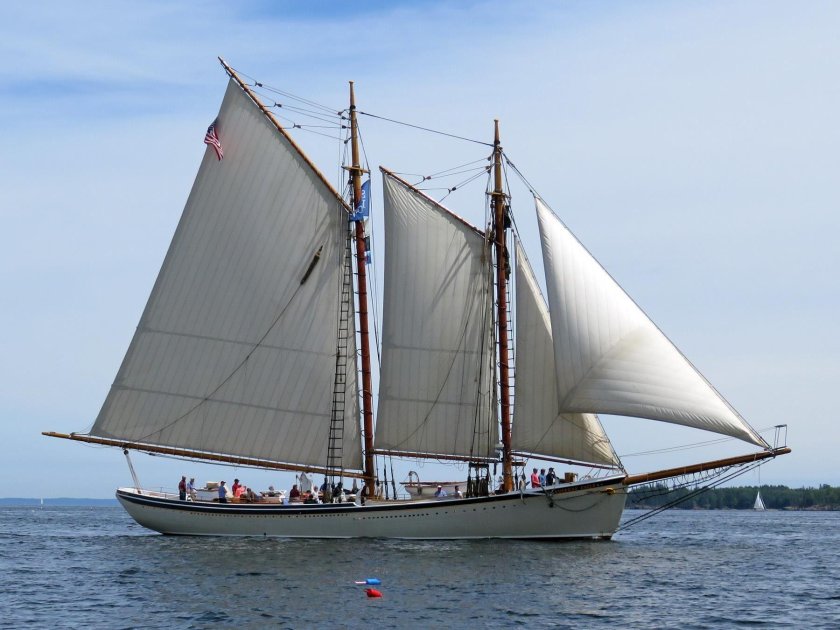 Парусный клипер шхуна