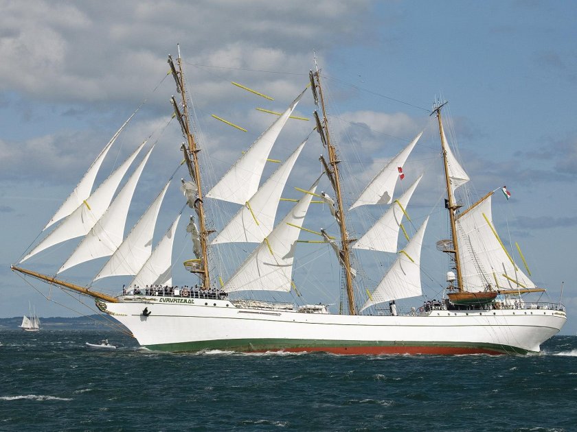 Трехмачтовый Барк