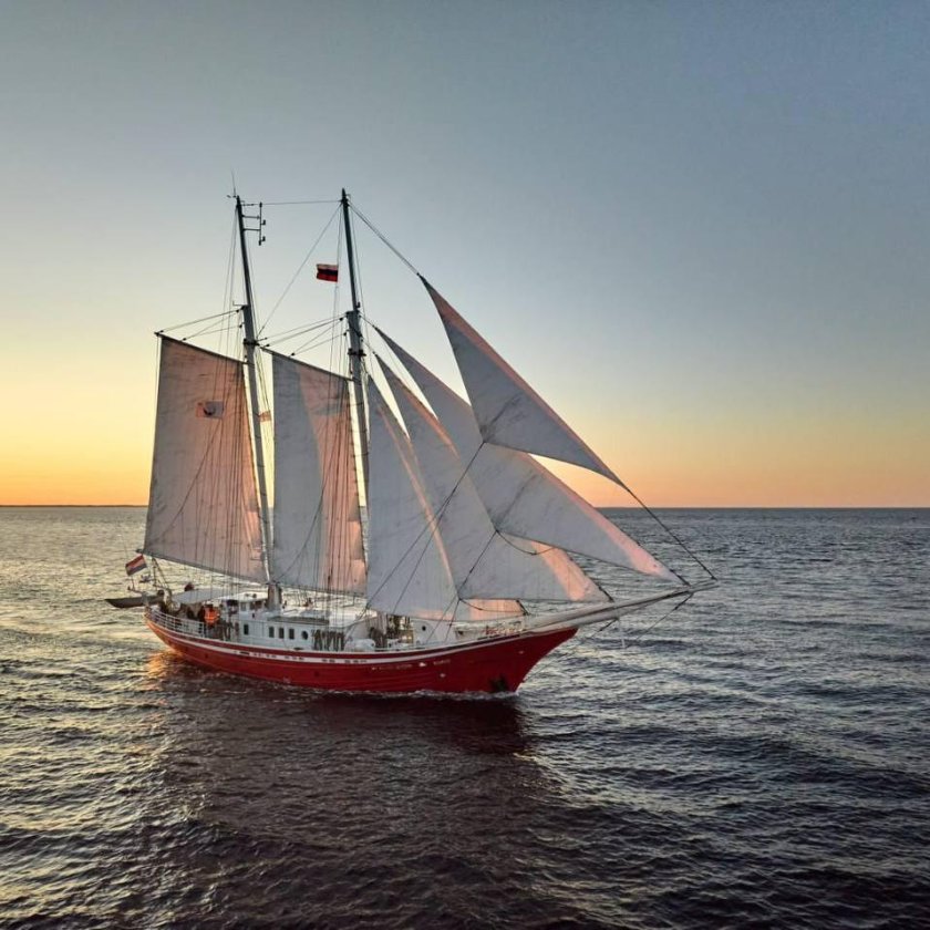 Парусная шхуна «Elena»