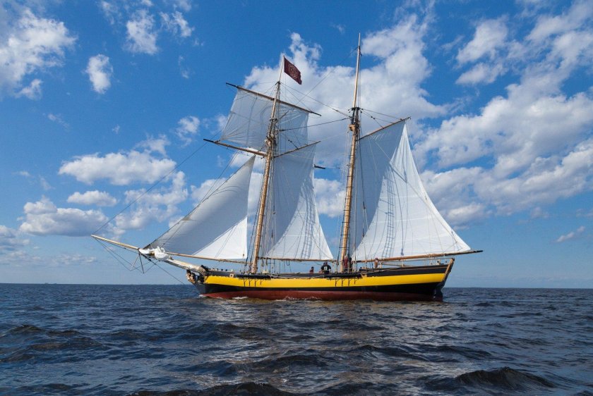 Парусный двухмачтовый Бриг