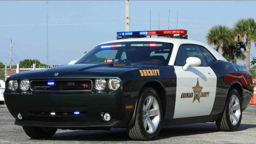 Полицейский Додж Чарджер