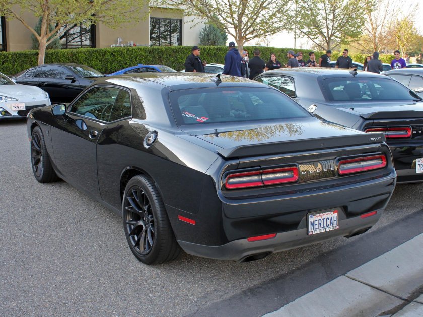Американский dodge Challenger