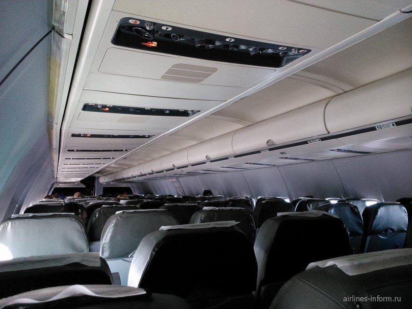 Боинг 737-500 ЮТЭЙР салон