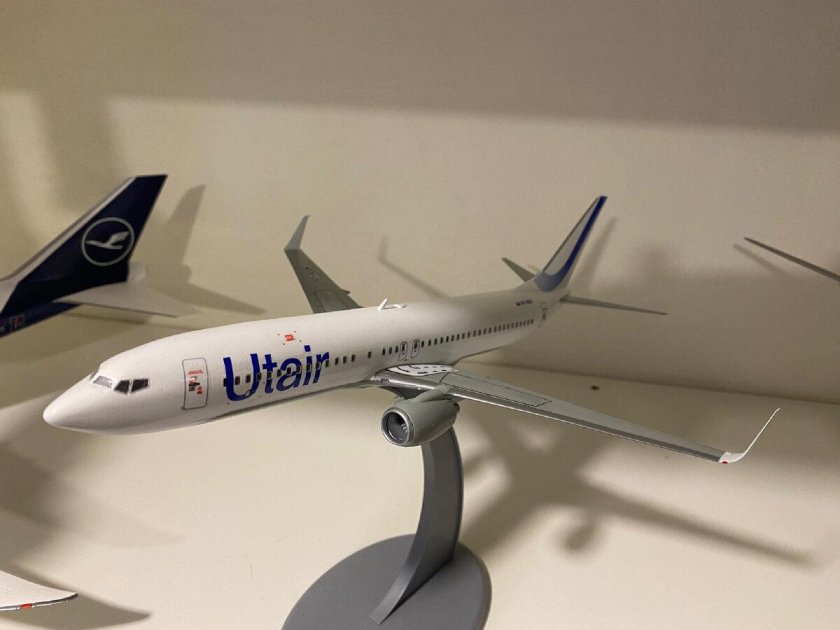 Самолет модель boeing 737-800