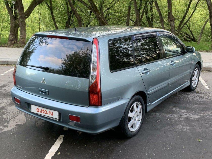 Митсубиси лансер универсал
