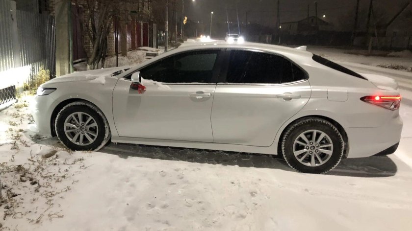 Тойота Камри 70 белый перламутр