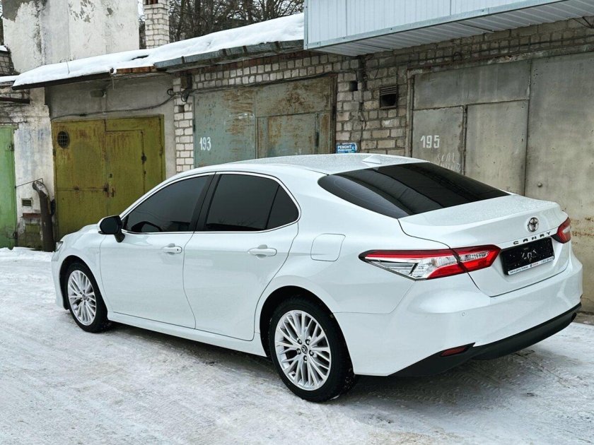 Тойота камри 70 белый перламутр