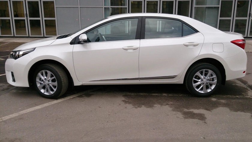 Белый перламутр Тойота