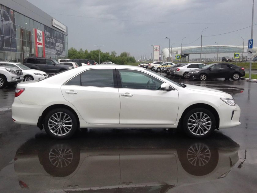 Тойота Камри 2017 белый перламутр