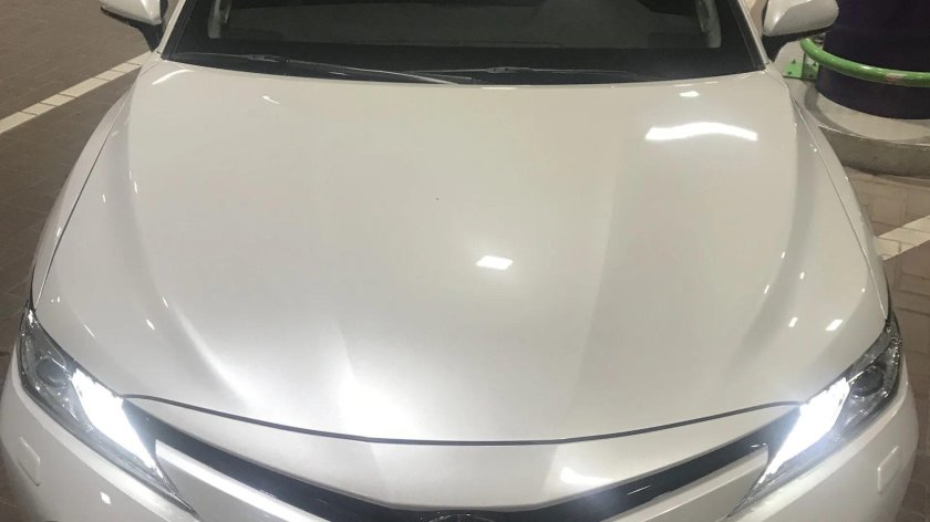 Тойота Камри 70 белый перламутр