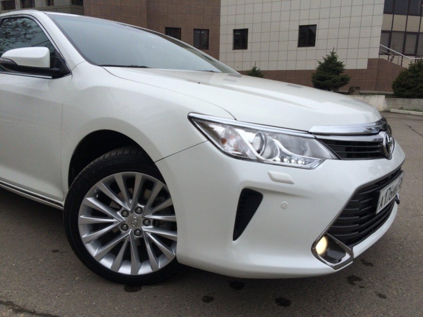 Тойота Камри 2017 белый перламутр