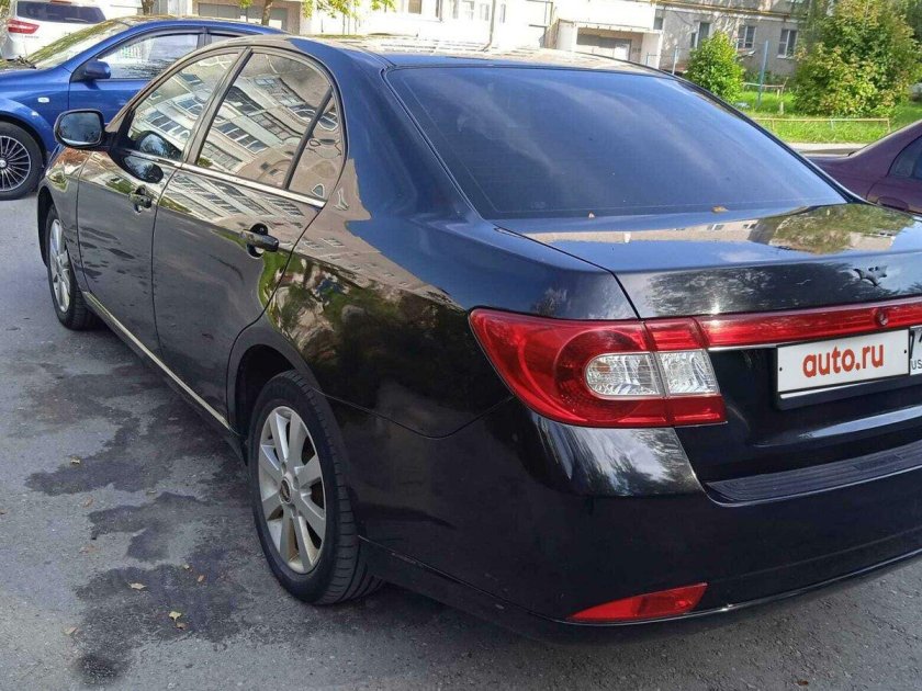 Toyota Camry 2012 сзади