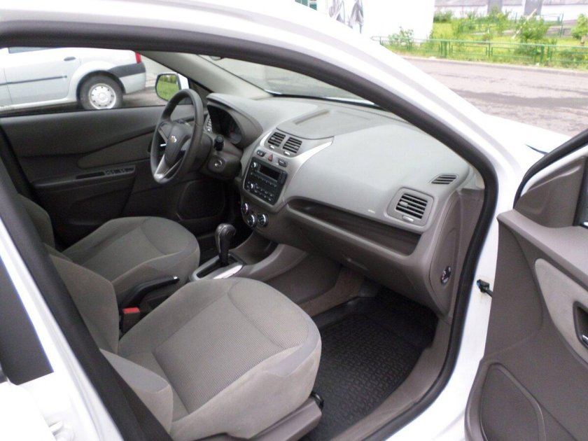 Chevrolet Cobalt 2022 салон