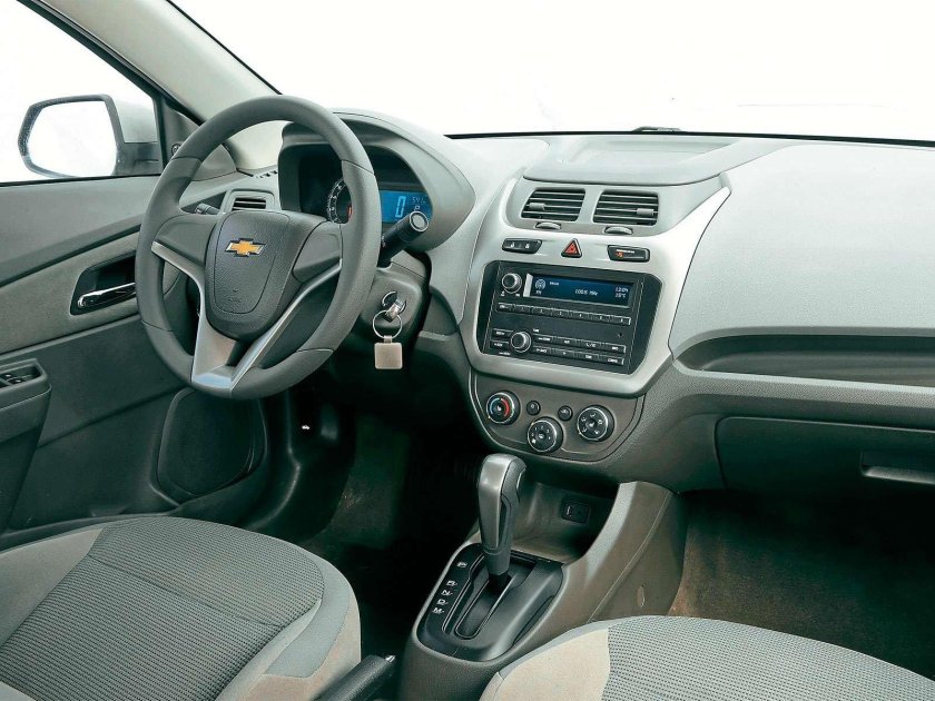 Chevrolet Cobalt салон