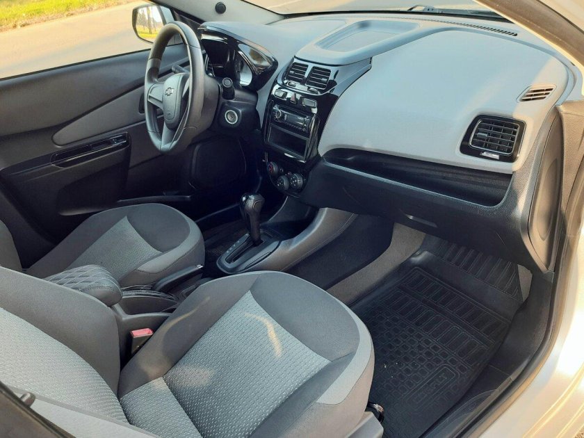 Шевроле кобальт салон