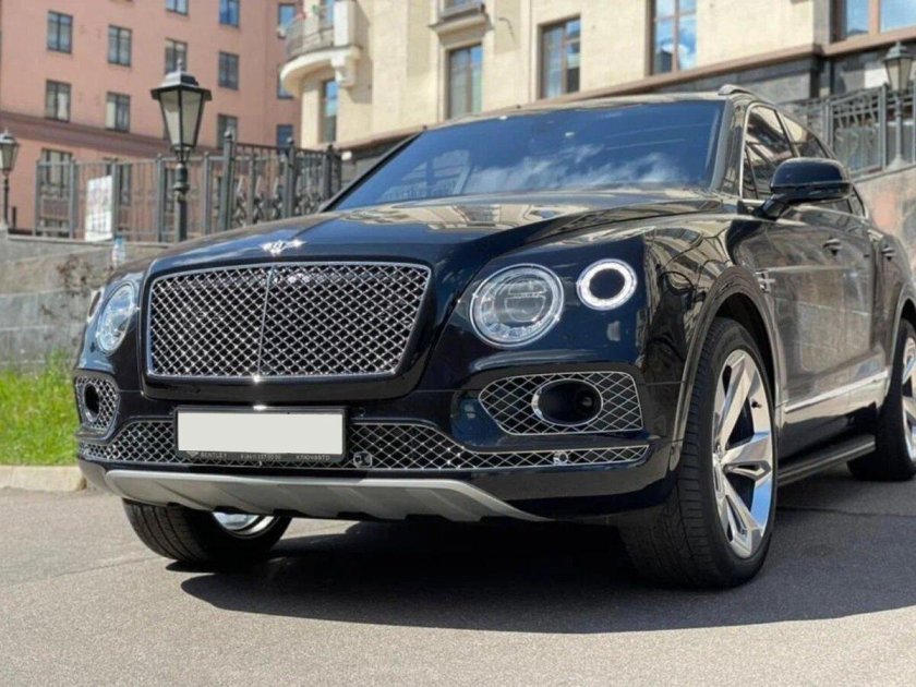 Машина bentley bentayga