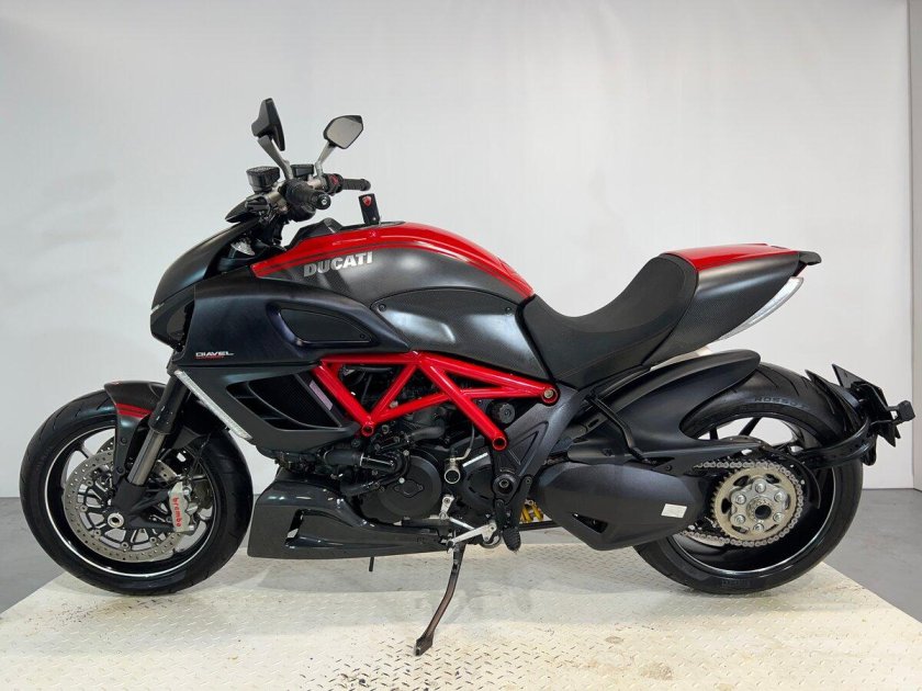 Ducati Diavel Carbon