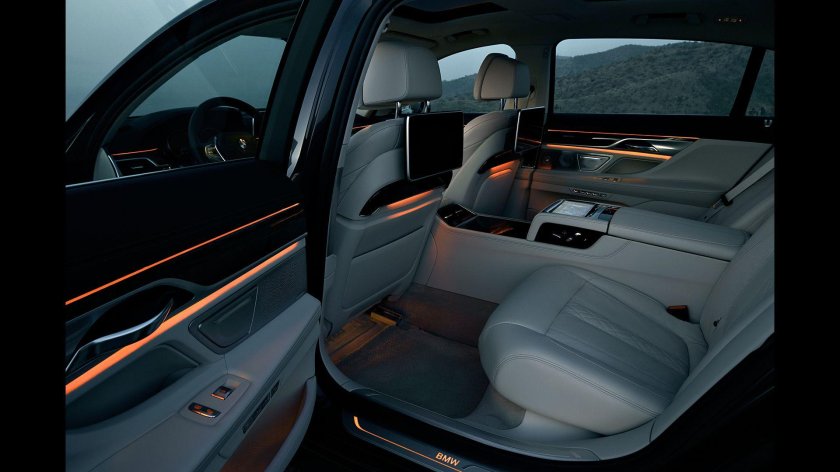 БМВ 7 2021 салон сзади