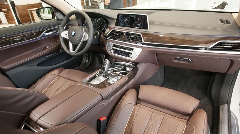 BMW 7 2023 салон