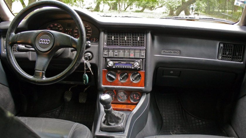 Audi 80 салон