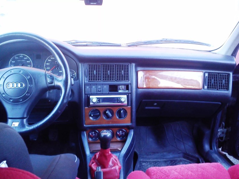 Ауди 80 1990 года салон