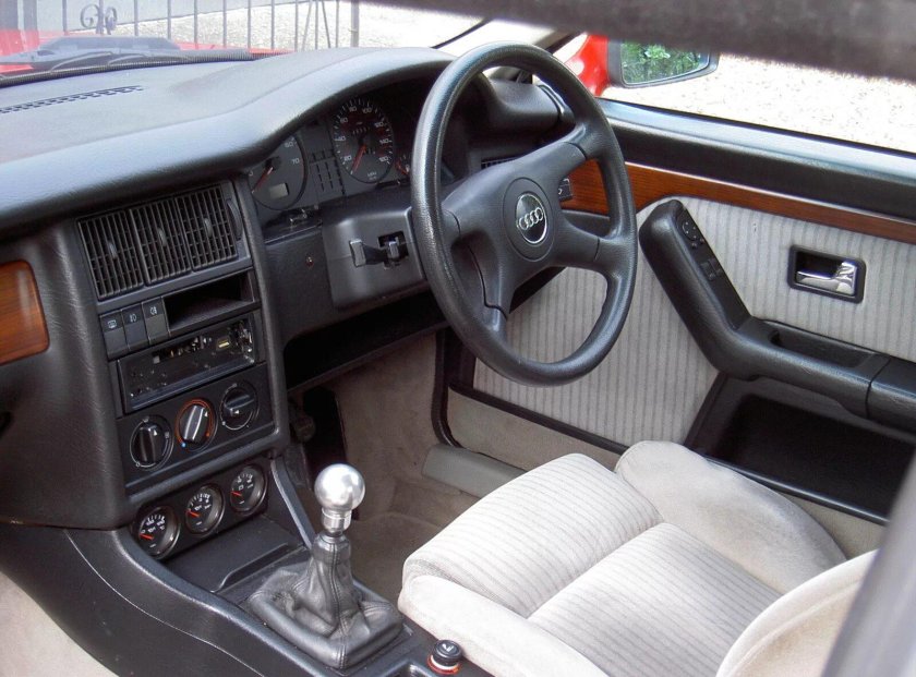 Audi 80 Interior