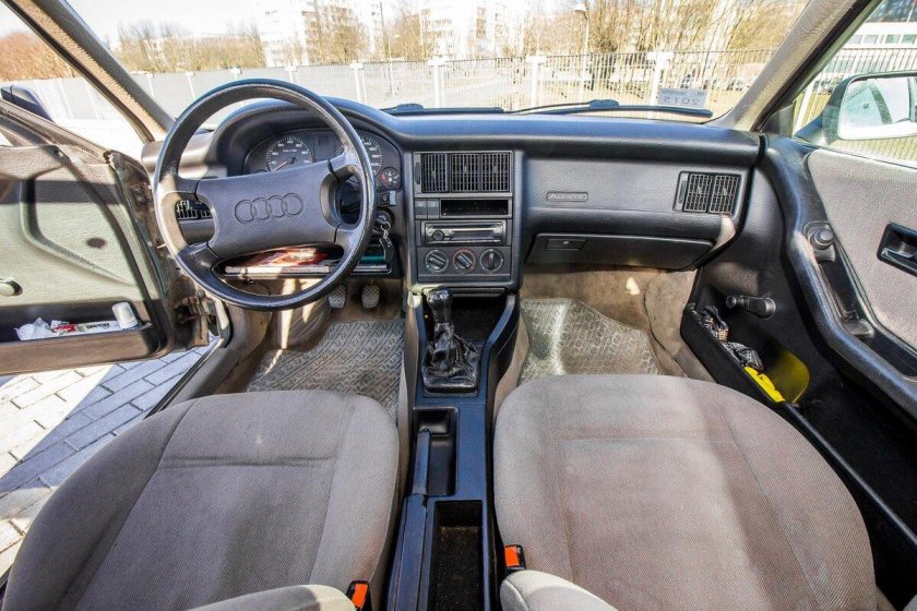 Audi 80 салон