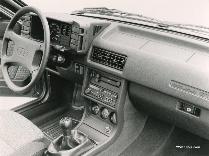 Audi Coupe b2 салон