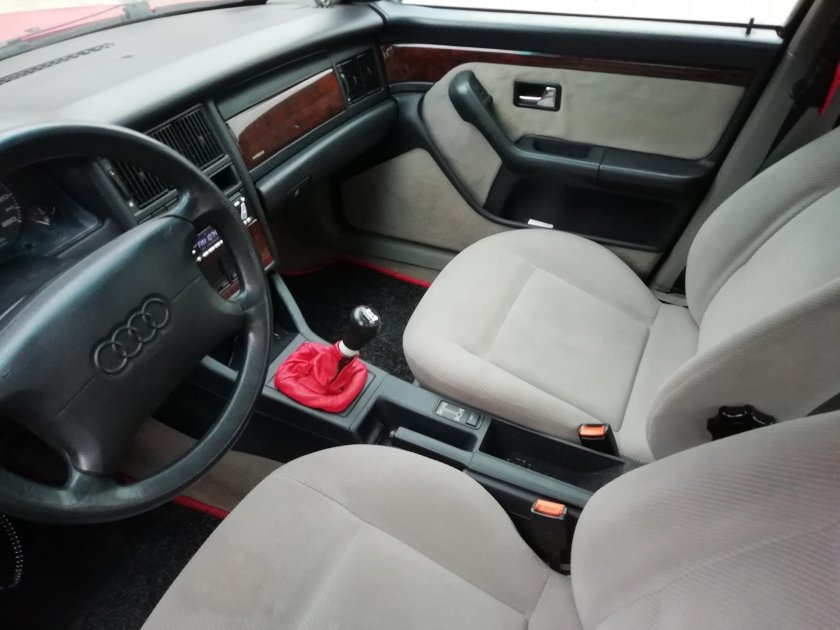 Белый салон Ауди 80 б4