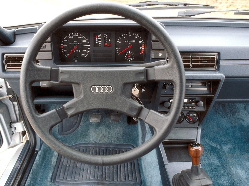 Audi Coupe b2 салон